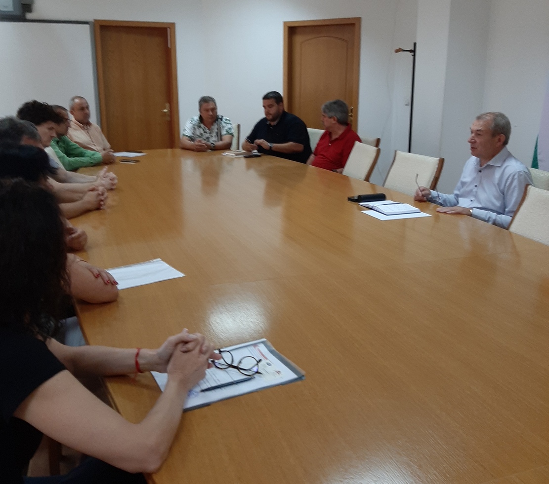 Предстоящата профилактика на магистралните топлопроводи в Плевен предизвика среща при областния управител